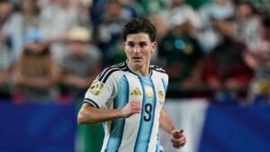 Makin Panas! 5 Opsi Klub Baru Julian Alvarez, Barcelona Jadi Tujuan Impian