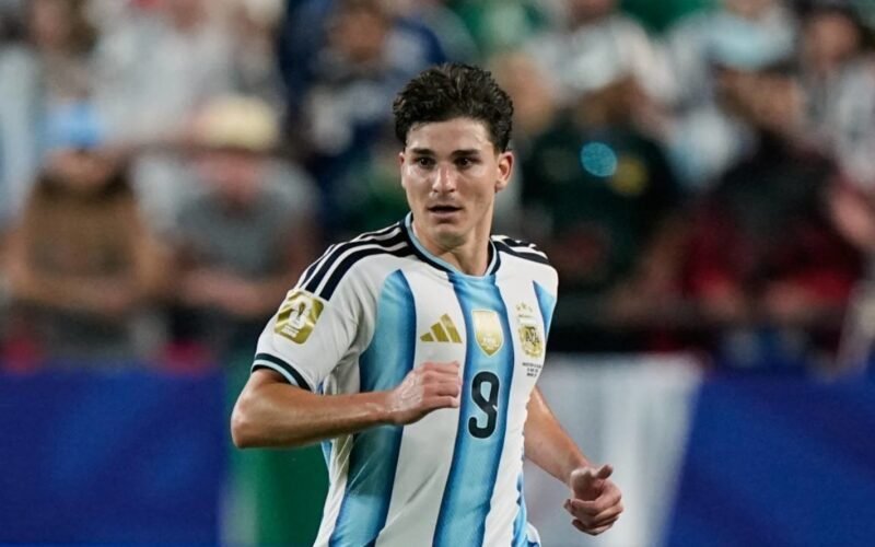 Makin Panas! 5 Opsi Klub Baru Julian Alvarez, Barcelona Jadi Tujuan Impian